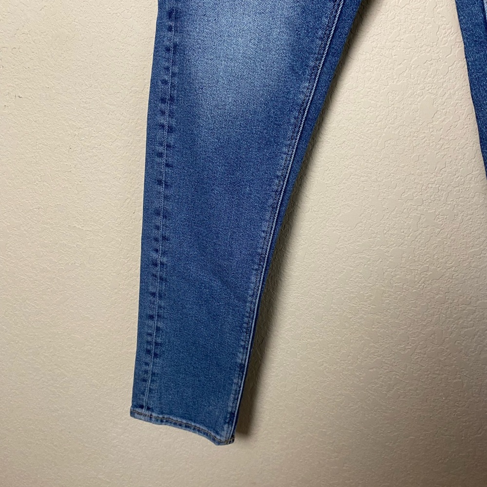 American Eagle Tomgirl Medium Wash Button Tab Straight Leg Jeans Size 28” - Picture 6 of 15
